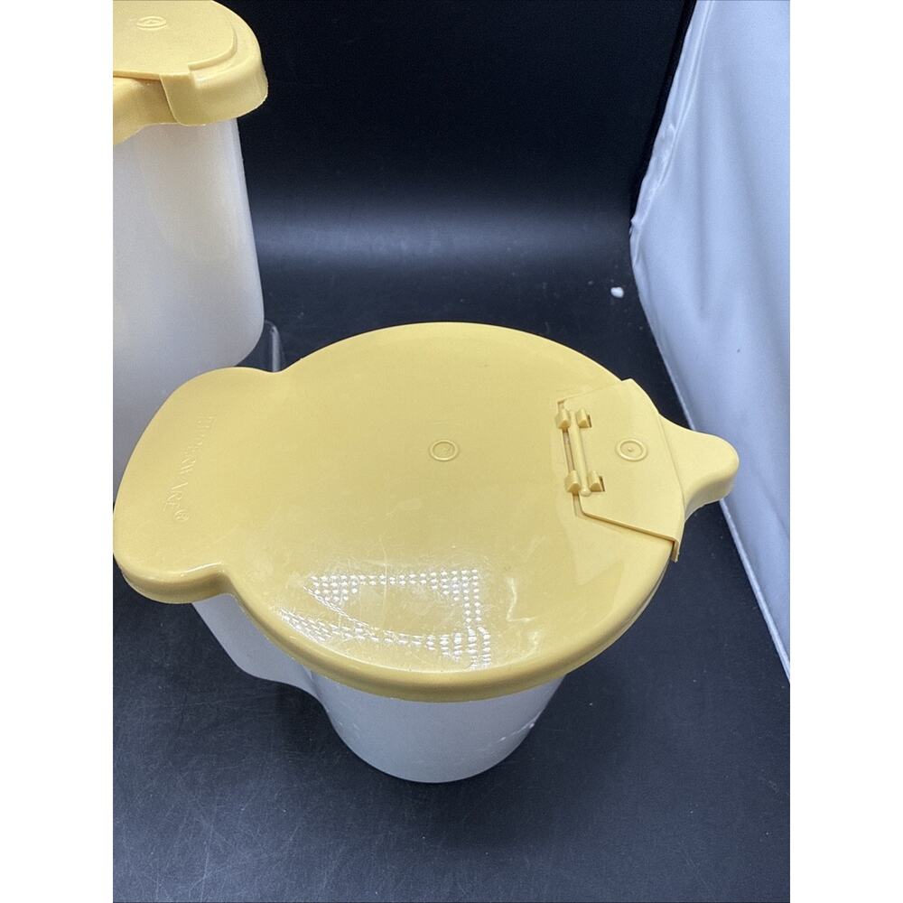 Vintage Tupperware Milk Jug w/ Flip Top Lids 574-12 577-10 Set of 2 USA - Picture 2 of 7